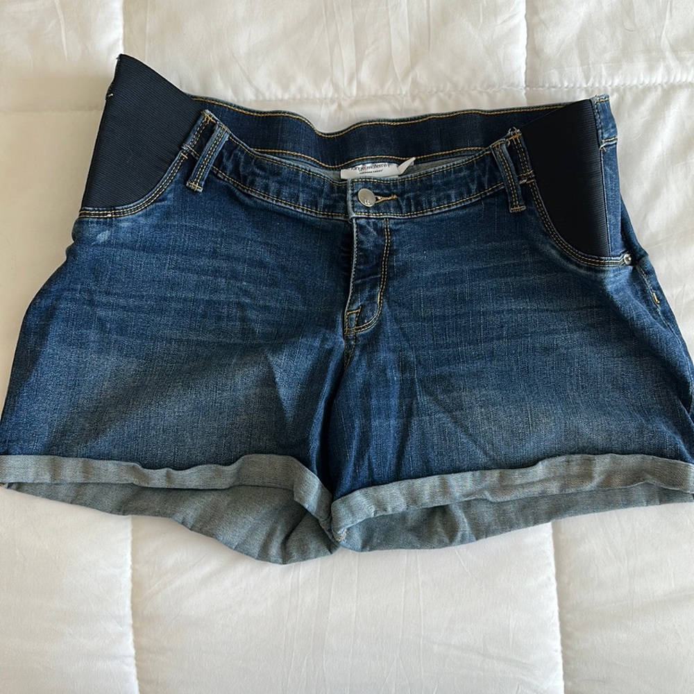 Liz Lange maternity Jean shorts